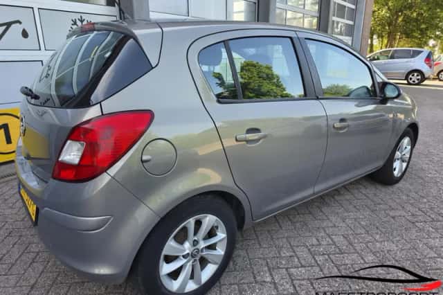 Opel Corsa (2014) thumbnail 5
