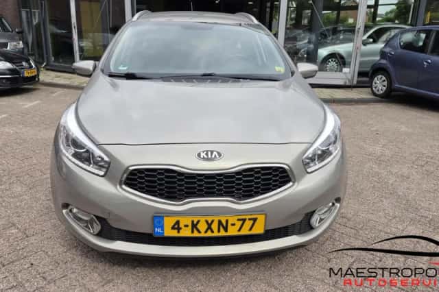 Kia Cee'd (2013) thumbnail 2