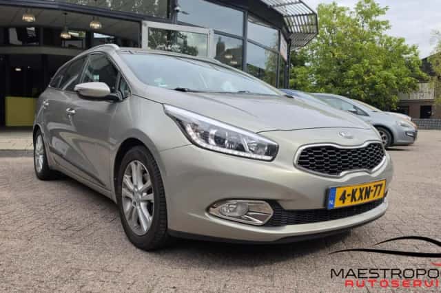 Kia Cee'd (2013) thumbnail 3