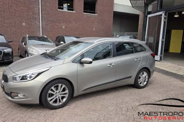 Kia Cee'd (2013) thumbnail 4
