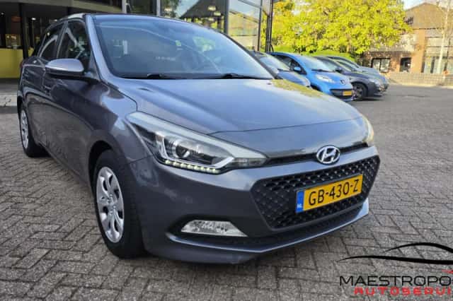 Hyundai i20 (2015) thumbnail 2