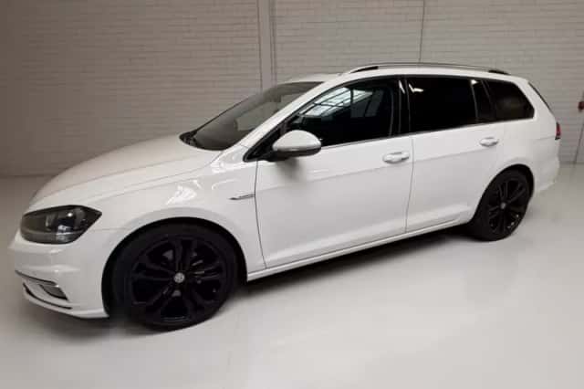 Volkswagen Golf (2017) thumbnail 2