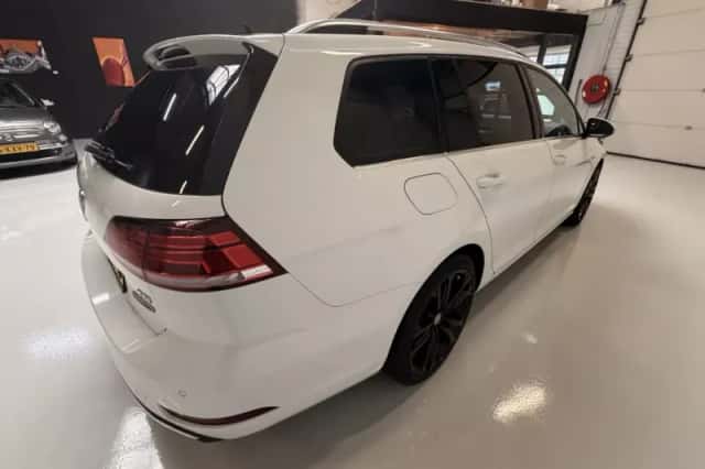 Volkswagen Golf (2017) thumbnail 5