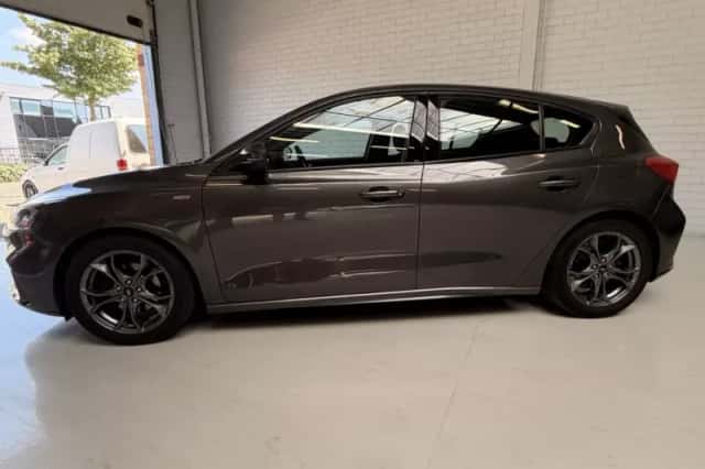 Ford Focus (2019) thumbnail 2