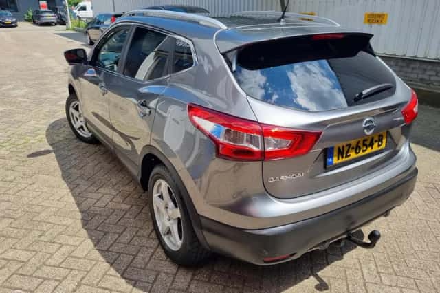 Nissan Qashqai (2017) thumbnail 3
