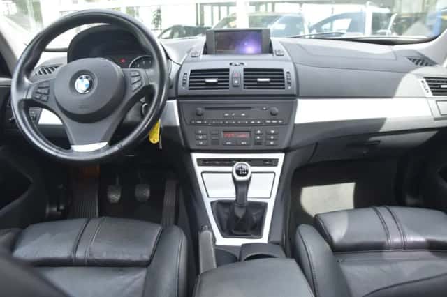 BMW X3 (2009) thumbnail 3
