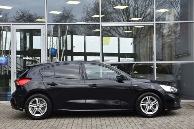 Ford Focus (2019) thumbnail 2