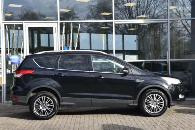 Ford Kuga (2013) thumbnail 2
