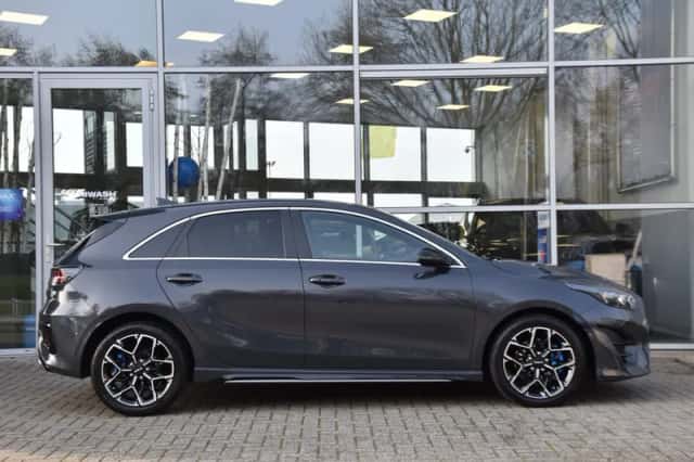 Kia Ceed (2022) thumbnail 2