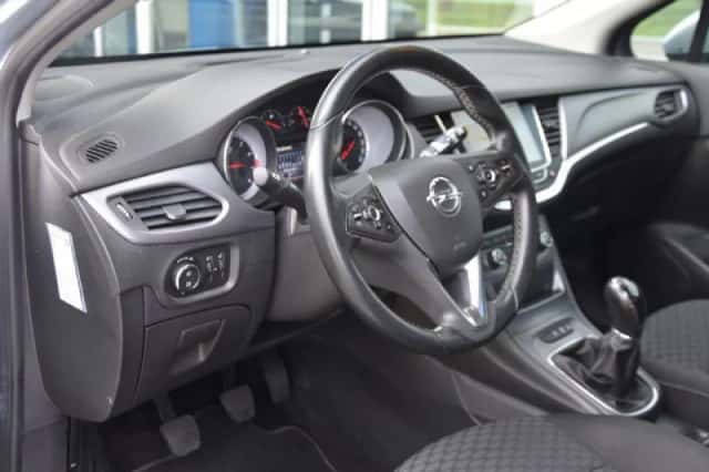 Opel Astra (2016) thumbnail 2