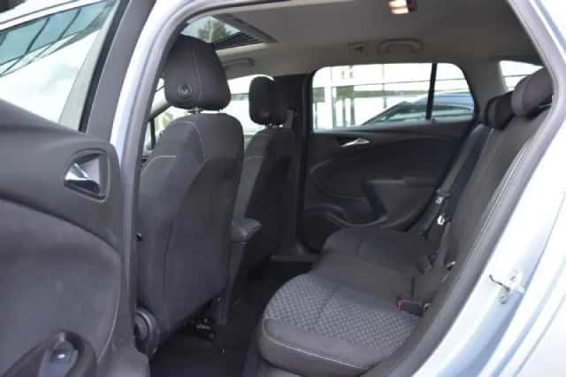 Opel Astra (2016) thumbnail 3