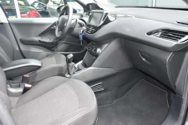 Peugeot 208 (2017) thumbnail 1