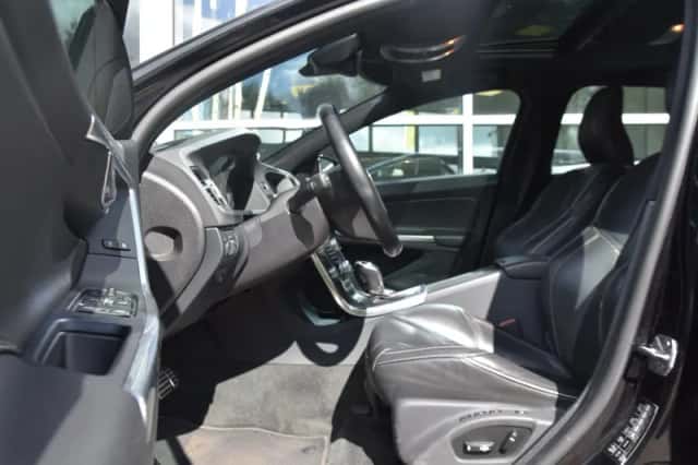 Volvo V60 (2014) thumbnail 5