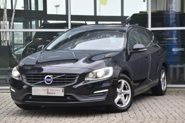 Volvo V60 (2016) thumbnail 1