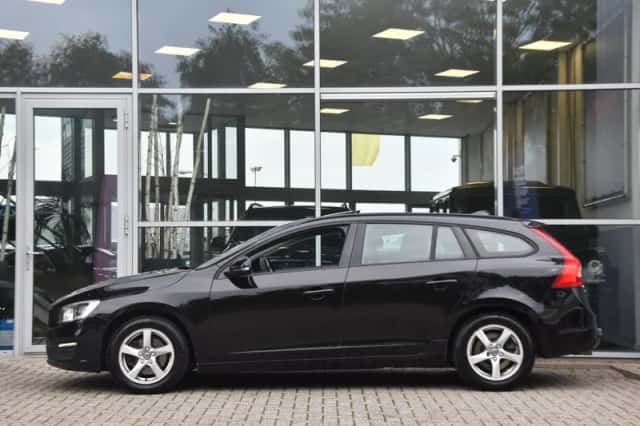 Volvo V60 (2016) thumbnail 2