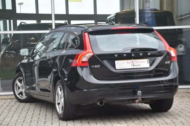 Volvo V60 (2016) thumbnail 3