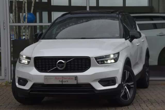 Volvo XC40 (2019) thumbnail 4