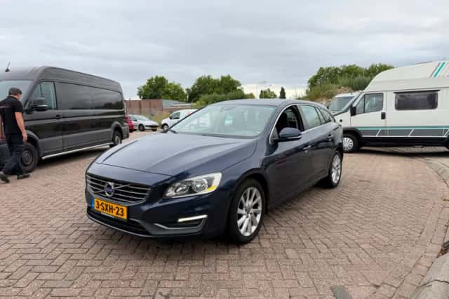 Volvo V60 (2014) thumbnail 1