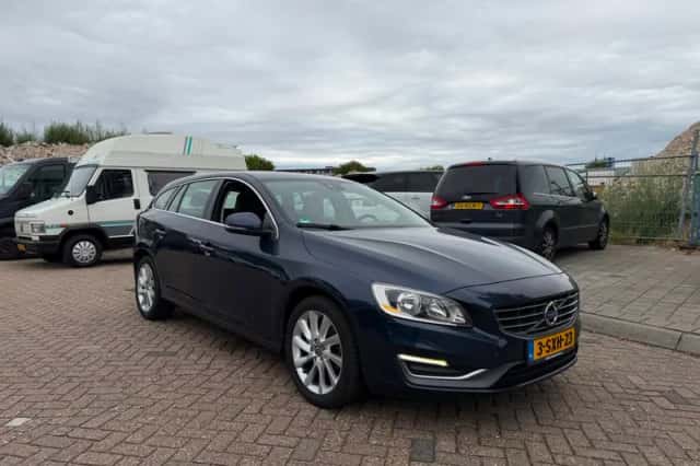 Volvo V60 (2014) thumbnail 3
