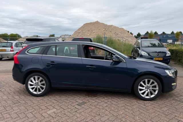 Volvo V60 (2014) thumbnail 4