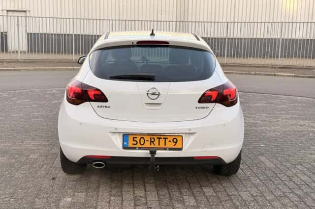 Opel Astra (2011) thumbnail 6