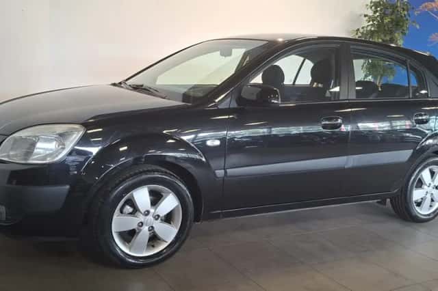 Kia Rio (2007) thumbnail 2