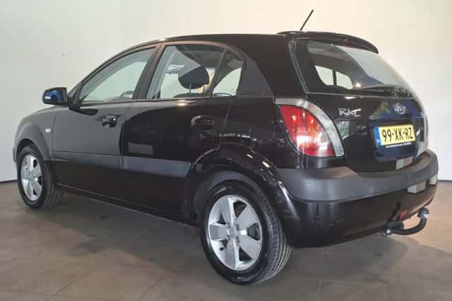 Kia Rio (2007) thumbnail 3