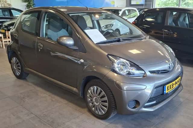 Toyota Aygo (2013) thumbnail 2