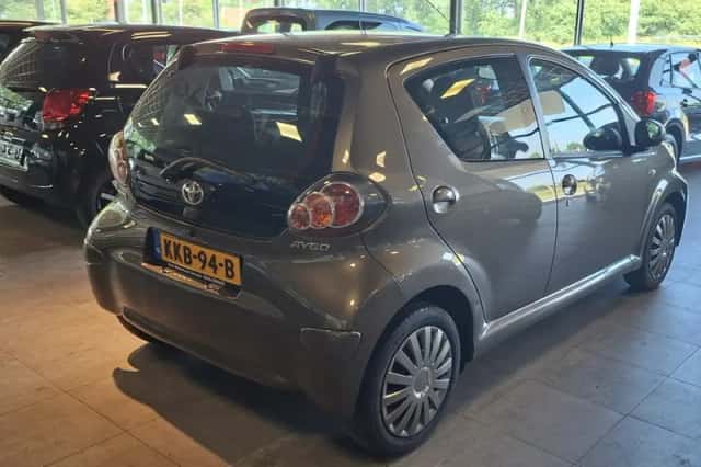 Toyota Aygo (2013) thumbnail 4