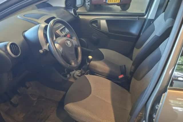 Toyota Aygo (2013) thumbnail 6