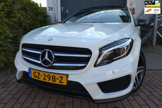 Mercedes-Benz GLA-Klasse (2015) thumbnail 1