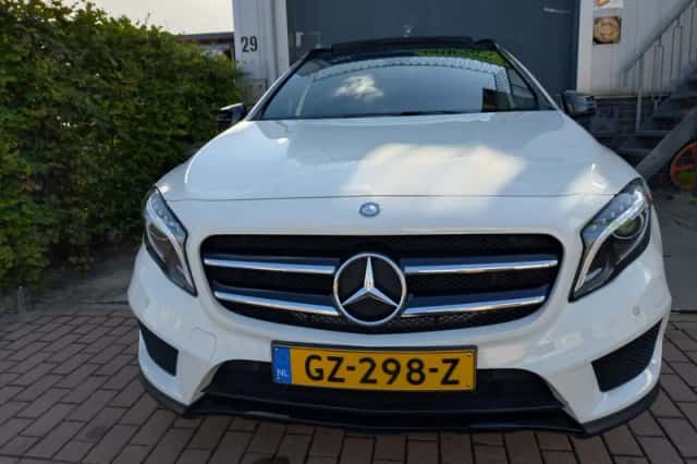 Mercedes-Benz GLA-Klasse (2015) thumbnail 2