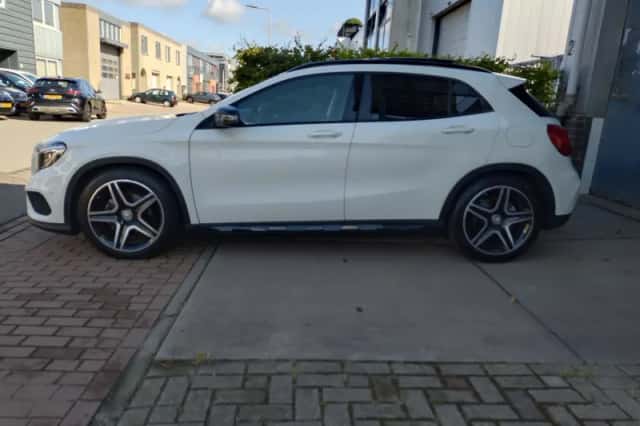 Mercedes-Benz GLA-Klasse (2015) thumbnail 3