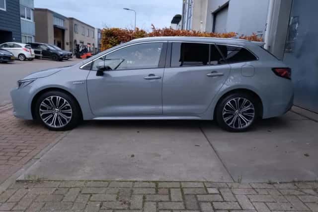 Toyota Corolla (2021) thumbnail 3