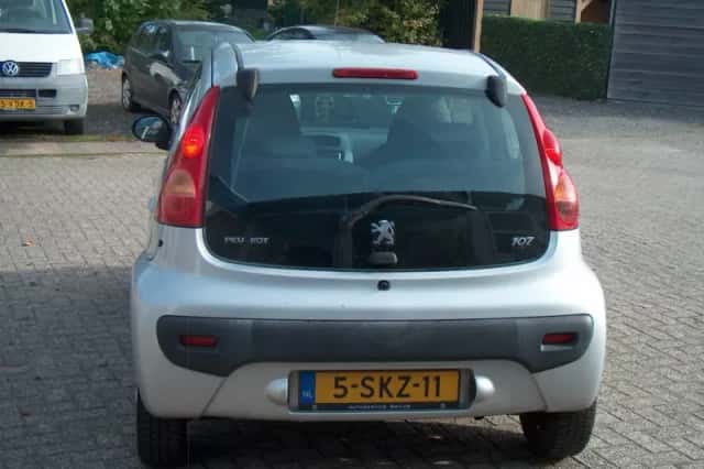 Peugeot 107 (2008) thumbnail 3