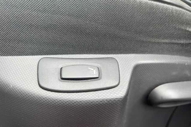 Renault Captur (2015) thumbnail 6
