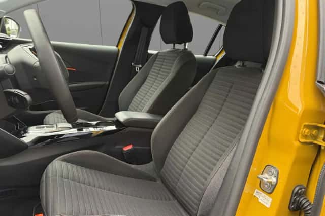 Peugeot e-208 (2022) thumbnail 2