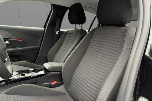 Peugeot e-208 (2023) thumbnail 2
