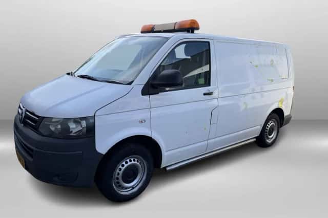 Volkswagen Transporter (2010) thumbnail 2