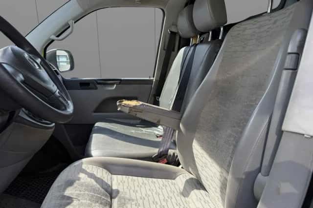 Volkswagen Transporter (2010) thumbnail 3