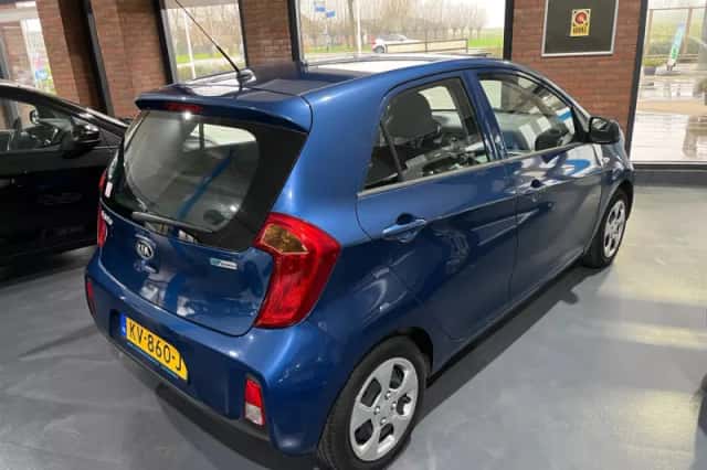 Kia Picanto (2017) thumbnail 2