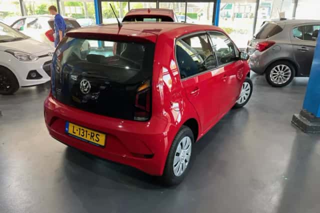 Volkswagen Up! (2017) thumbnail 2