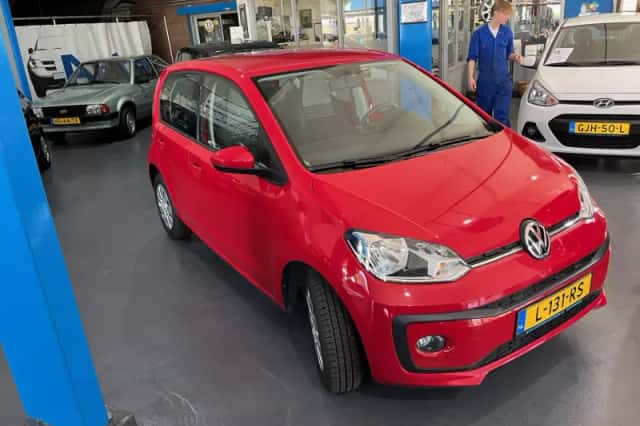 Volkswagen Up! (2017) thumbnail 3