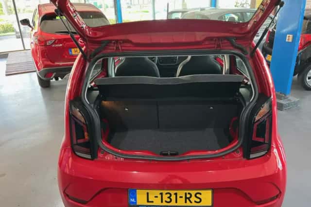 Volkswagen Up! (2017) thumbnail 5