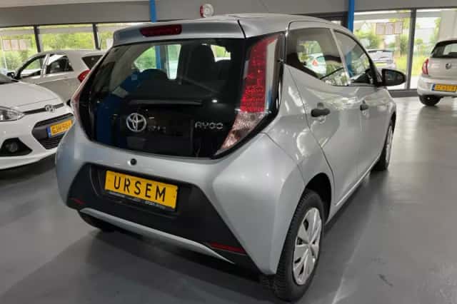 Toyota Aygo (2017) thumbnail 2