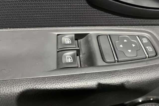 Renault Clio (2018) thumbnail 6