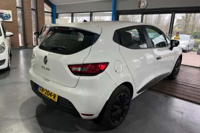 Renault Clio (2018) thumbnail 2