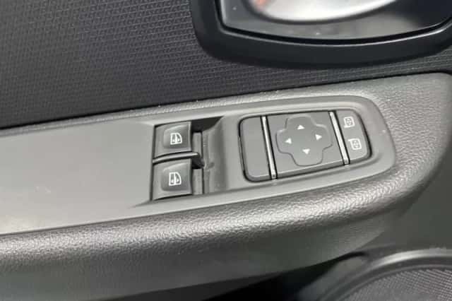 Renault Clio (2018) thumbnail 5