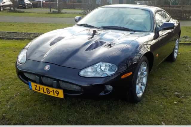 Jaguar XK (1999) thumbnail 1