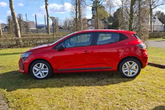 Renault Clio (2024) thumbnail 3